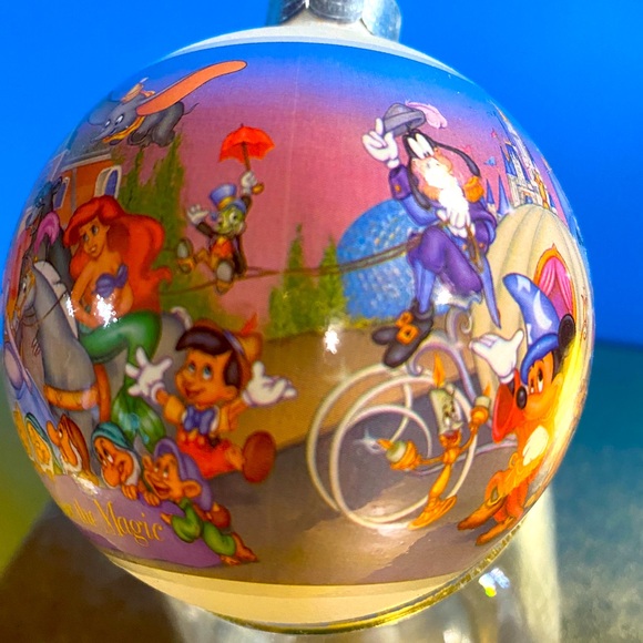 WALT DISNEY WORLD 25 YEARS REMEMBER THE MAGIC HOLIDAY CHRISTMAS ORNAMENT - Picture 12 of 16
